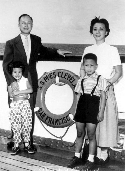 钱学森夫妇与子女