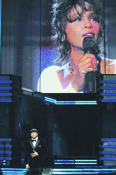 本届格莱美增加了向惠特尼-休斯顿致敬的环节