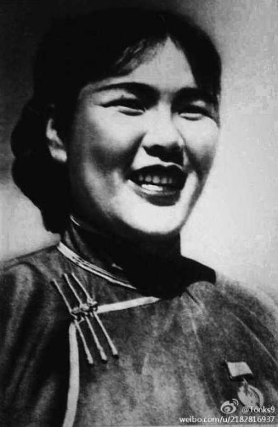 歌唱家宝音德力格尔