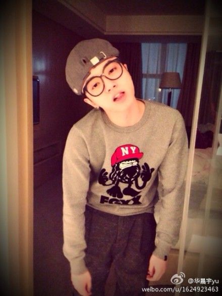 华晨宇晒呆萌照庆生