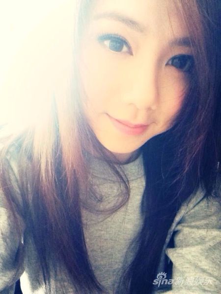 邓紫棋娇俏美照似少女