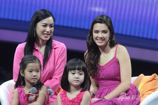 钟丽缇与女儿们