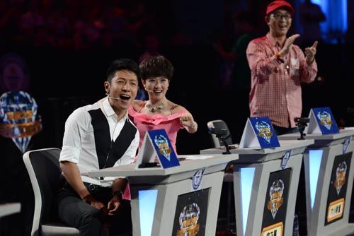 撒贝宁高唱《赶问路在何方》 六小龄童难掩激动