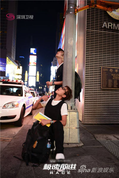 兄妹二人纽约街头找线索