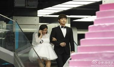 张暖雅结婚2年首穿婚纱 不遗憾裸婚_手机新浪网