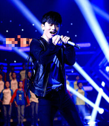 张杰助阵《中国新声代》毕业典礼