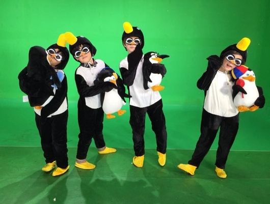 一年级学童拍动画预告片跳企鹅舞