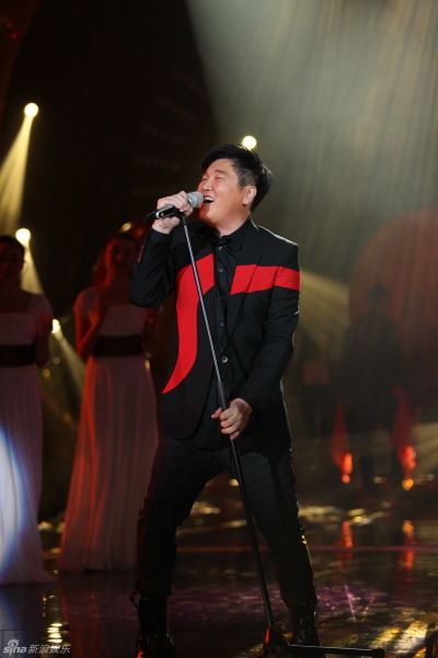 孙楠演唱《一块红布》