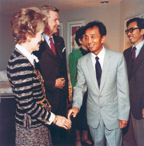 里根夫人参观中国馆