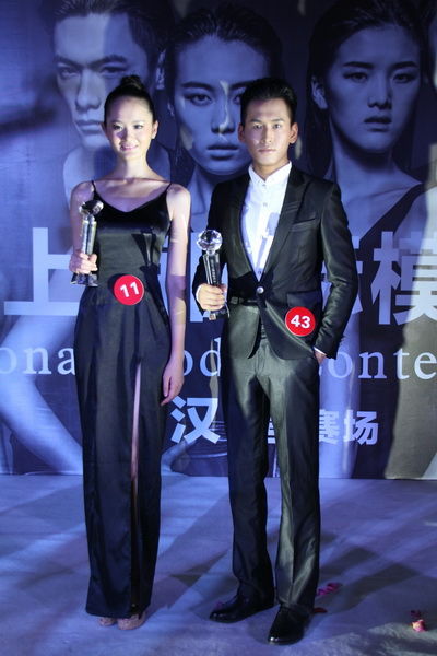 冠军选手陆渟与答耀