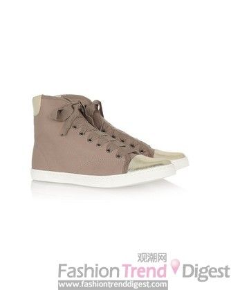 LANVIN金属色边饰纹理皮革运动鞋，原价 $851.99，现价 $596.40，目前有30%的折扣。