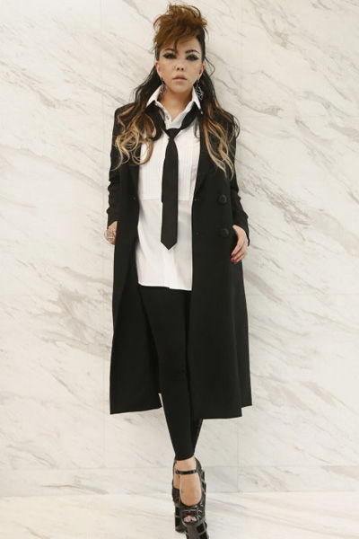 张惠妹酷感装扮