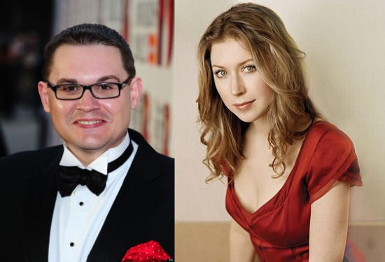 王室摇篮曲作曲家保罗-米勒（左）及演唱者女高音歌唱家海莉-薇斯特拉（右）