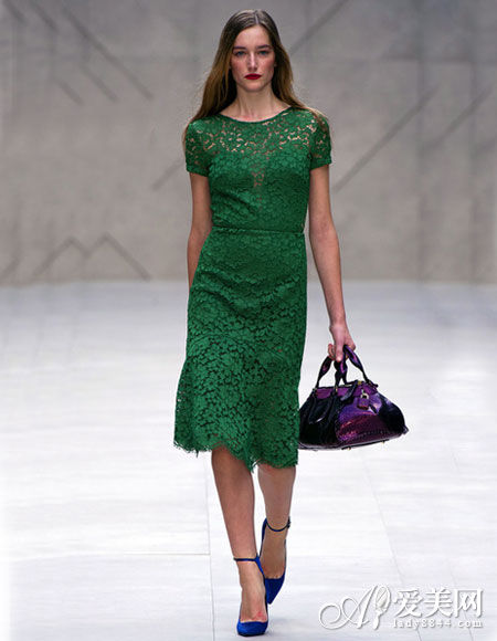 Burberry Prosum 2013春夏系列祖母绿蕾丝长裙