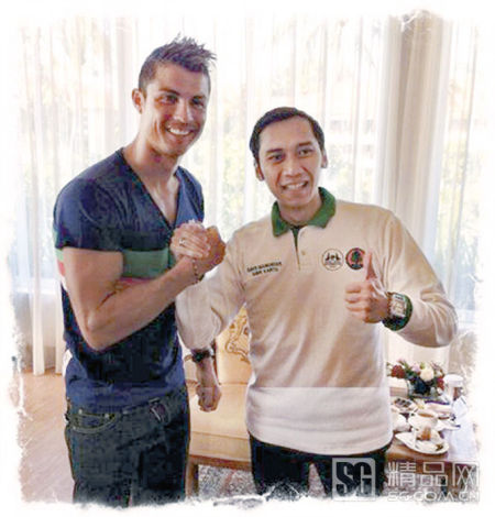 C罗与印尼总统合影