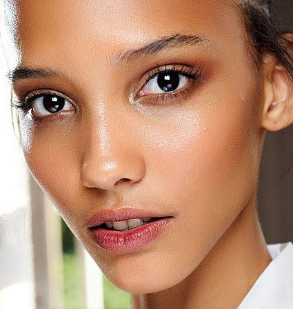 二“亮”眼妆——暖色金属