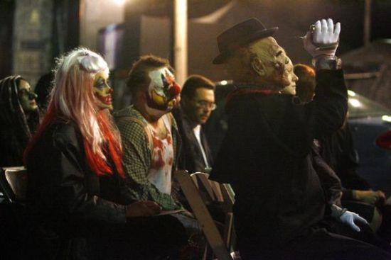 美国一对新人办“地狱婚礼”