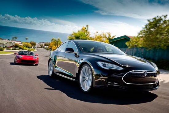 　　配置 85 千瓦时电池组的特斯拉 Model S，单次充满电可行驶 426 公里，也是目前续航里程最好的量产电动车