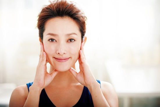 STEP 2 往两侧耳下滑动