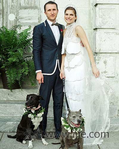 向文学经典借鉴的婚纱设计