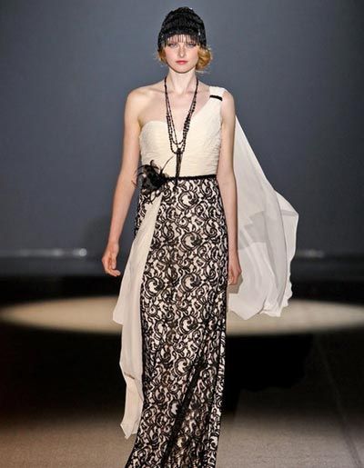 钟形帽搭配珍珠流苏，别有韵味