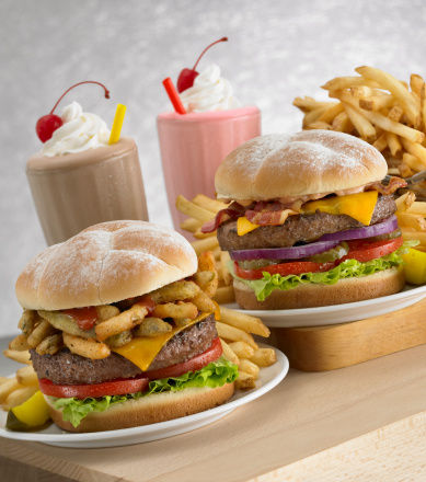 西式快餐：汉堡包or炸鸡翅