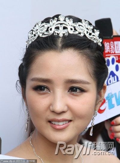 精致感发型功不可没