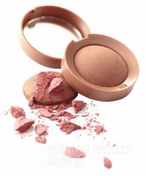 　1.BOURJOIS烘焙腮红 95元