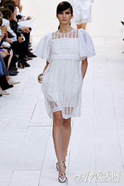 Chloé 2013春夏镂空白裙