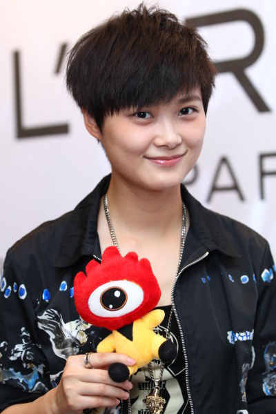 时尚偶像春春与小浪合影