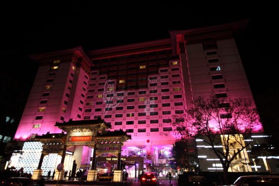 王府半岛酒店将在十月持续点亮大楼