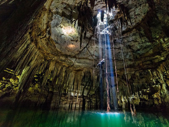 无数的溶洞与地下河