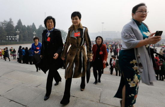 李小琳穿着霸气皮草大衣