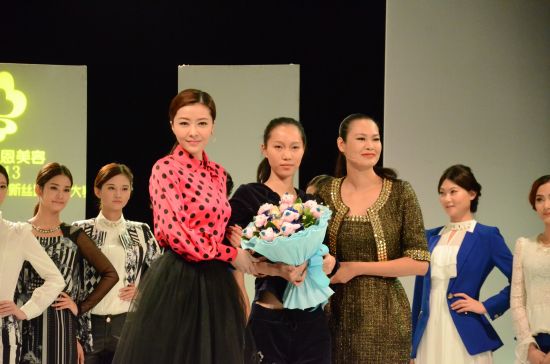 熊黛林与林丽君、赵钧立合照