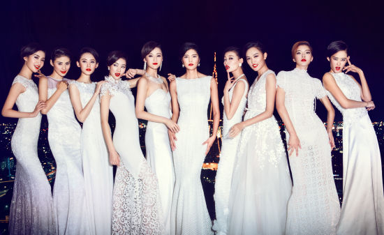 王旭、王翠霞、李蔚语、伍倩、毛欢、程怡嘉、王慧、滕腾、曾玲玲、那广子(由左至右)