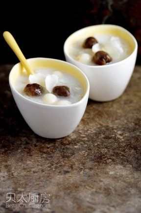 百合银耳莲子炖奶