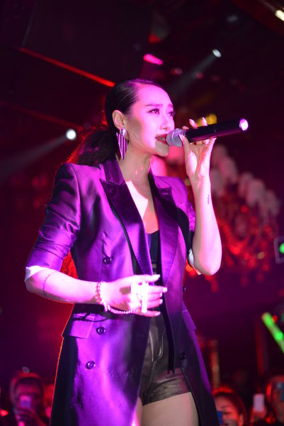 爱戴现场激情献唱