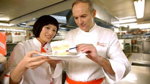 张岚女士和史奎尔先生正在研发星级蛋糕&nbsp;&nbsp;&nbsp;&nbsp; 