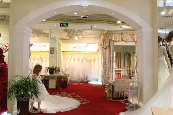葛澜婚纱店面布置