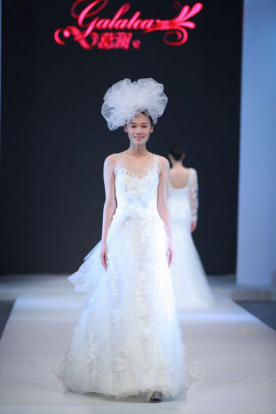 葛澜婚纱T台展示