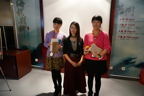 俏十岁董事、副总熊珍妮与获奖嘉宾