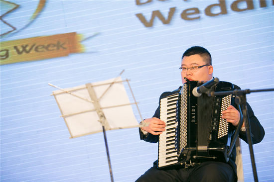 孤独症孩子表演