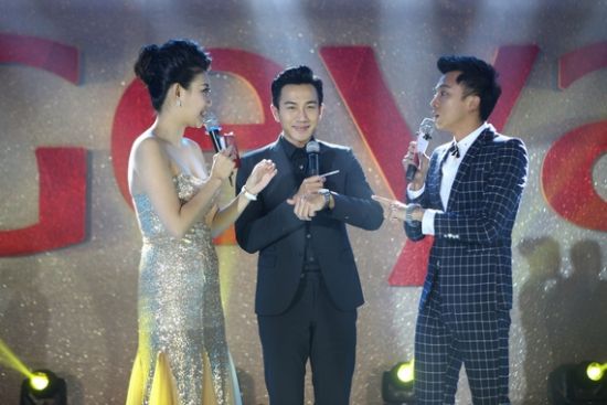 格雅表代言人刘恺威获赠格雅“恋香”对表，与观众分享喜悦