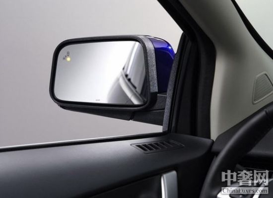 整合多项功能的后视镜维修更换成本更高