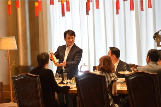 宁夏红传杞枸杞干红携手成龙亮相央视