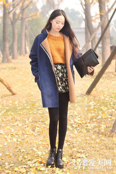 深蓝色羊毛外套