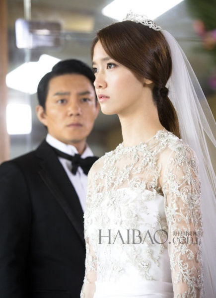 柔焦裸妆Point4：裸粉色唇妆