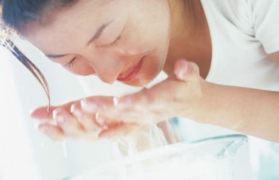 白醋洗脸祛斑法