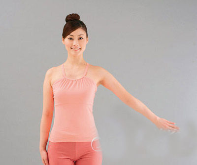 　　9、扭转手臂缓缓放下