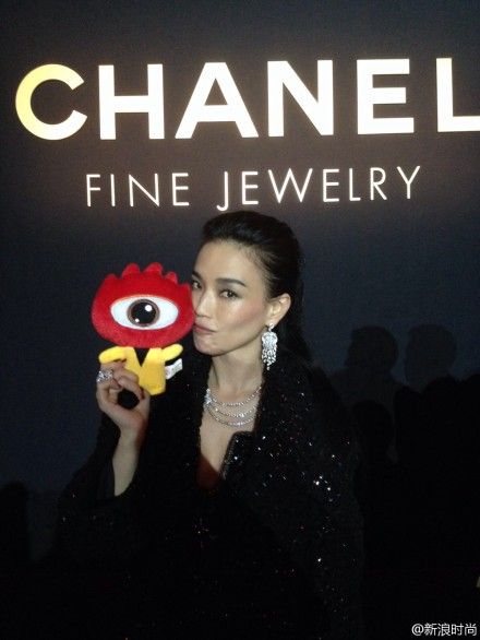 舒淇与小浪“亲密接触”